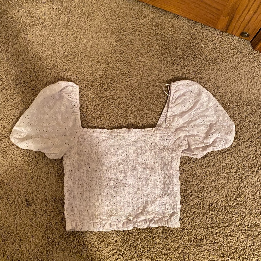 Short puffer sleeve shirt